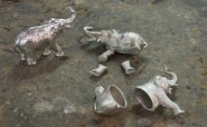 evolution du travail de soudure sur un objet en etain